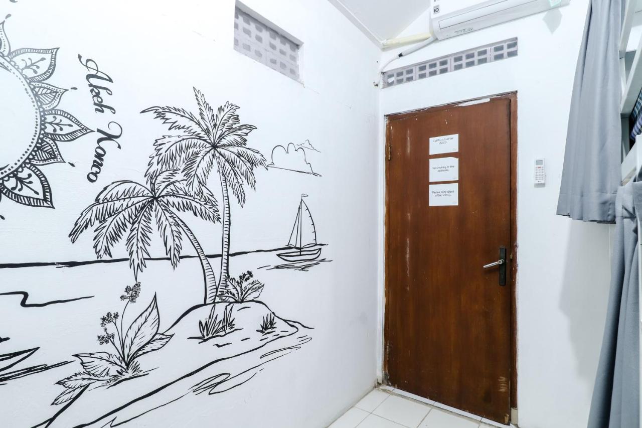 Alexiz Hostel Yogyakarta Exterior photo